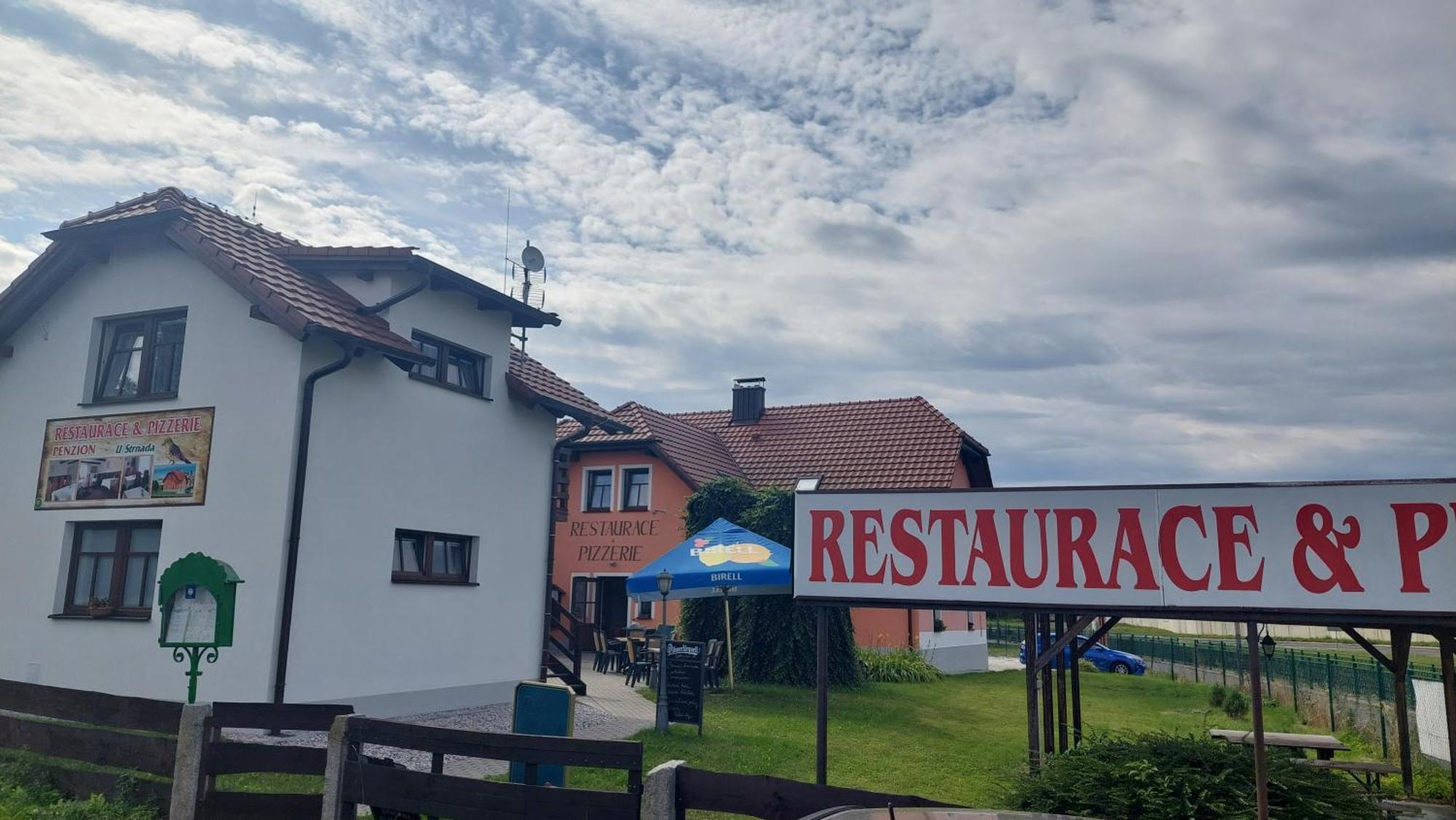 Penzion A Restaurace U Strnada Klatovy Kültér fotó