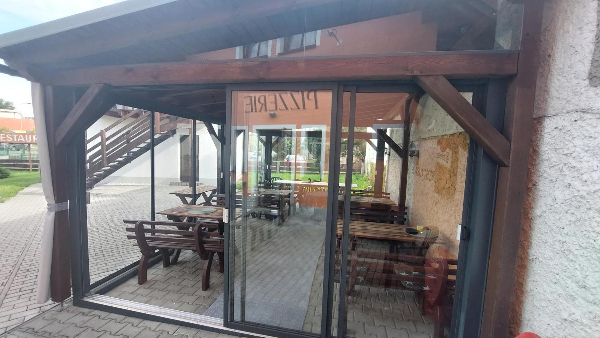 Penzion A Restaurace U Strnada Klatovy Kültér fotó