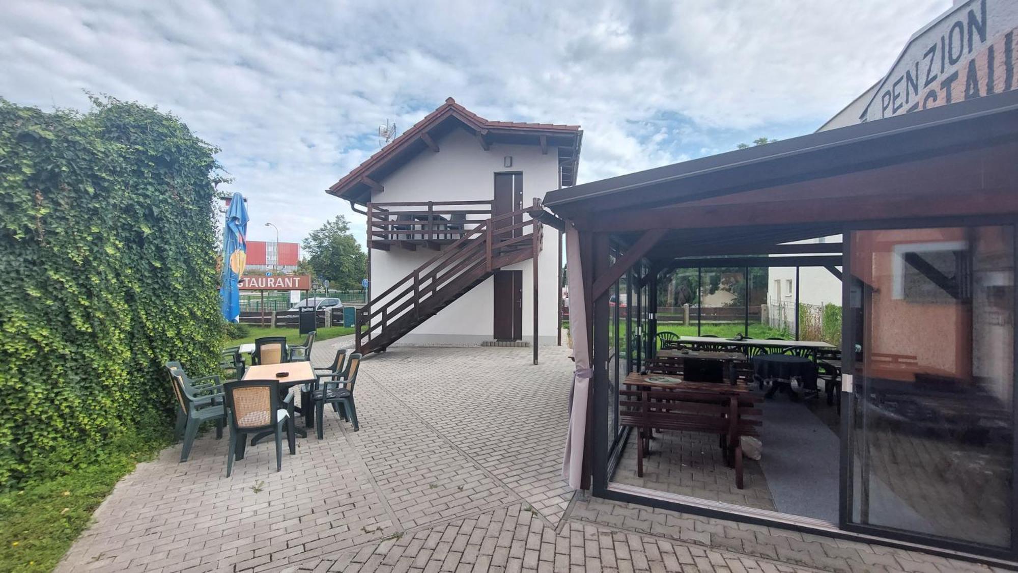 Penzion A Restaurace U Strnada Klatovy Kültér fotó